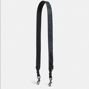 Coach novelty strap in snakeskin leather